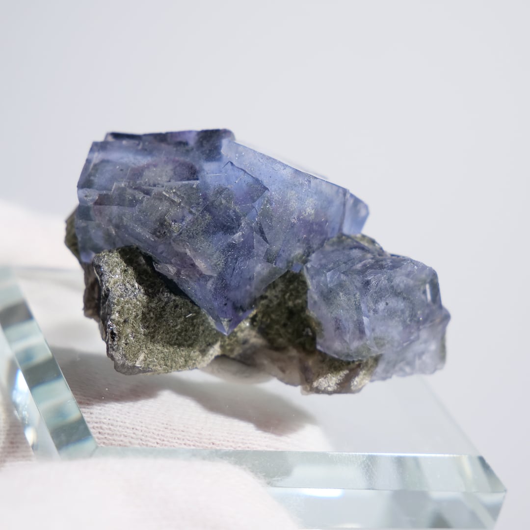 ヤオガンシャン産 フローライト パイライト共生 鉱物標本 フローライト