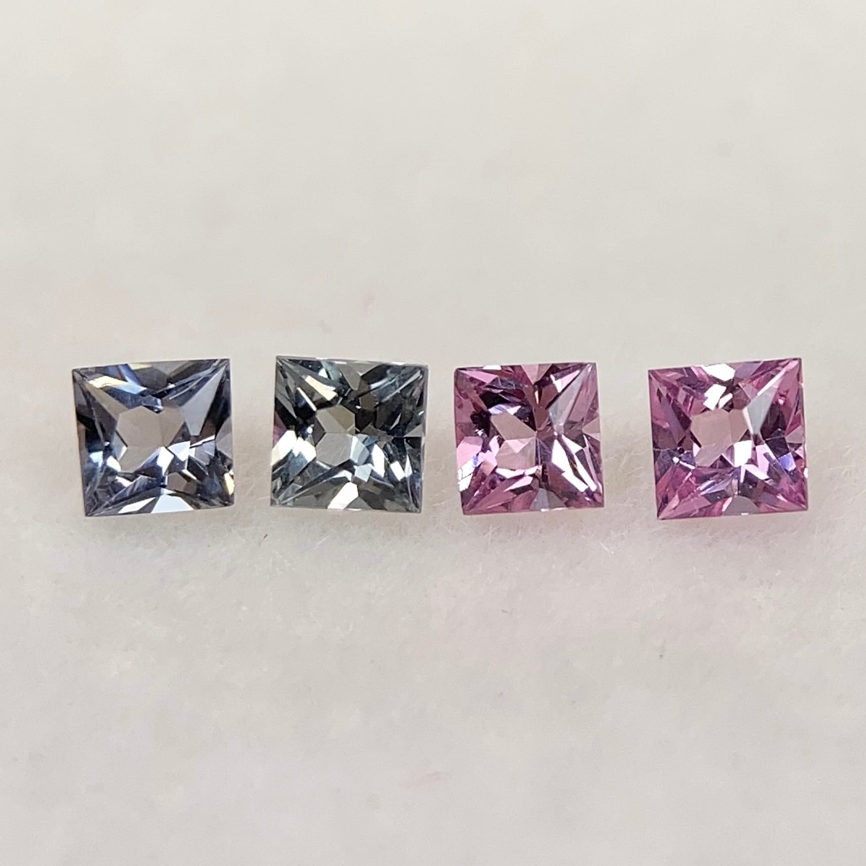 四角いスピネル メレセット 約2.1-2.2mm r-0580
