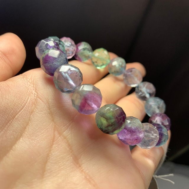 no9.透明感有✩64面体フローライトカットブレスレット