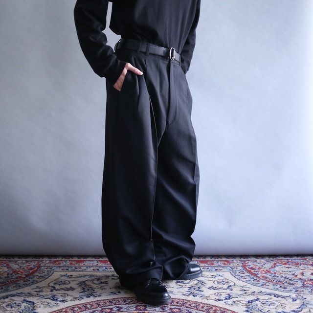 2-tuck straight silhouette black super wide slacks