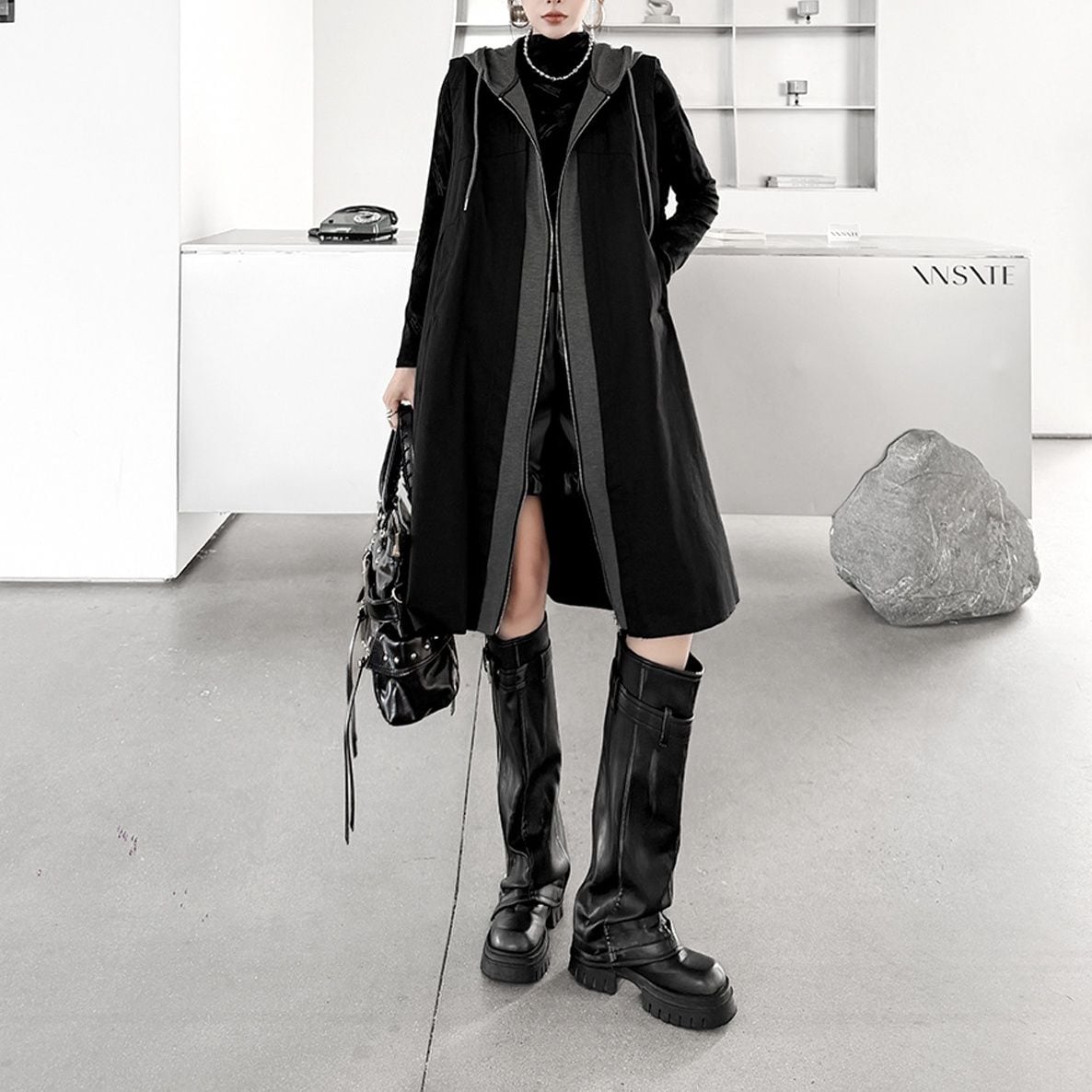 HOODED SLEEVELESS ZIPPER LAYERED LONG VEST M-18103