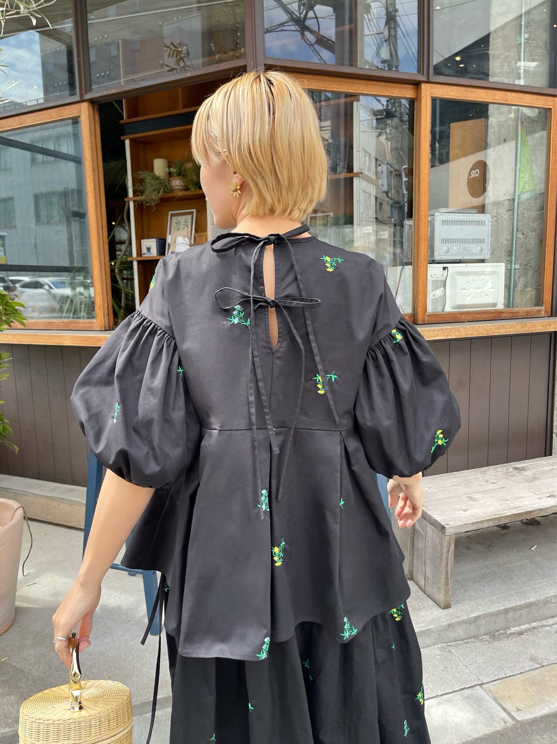 HYEON  shishu blouse / black