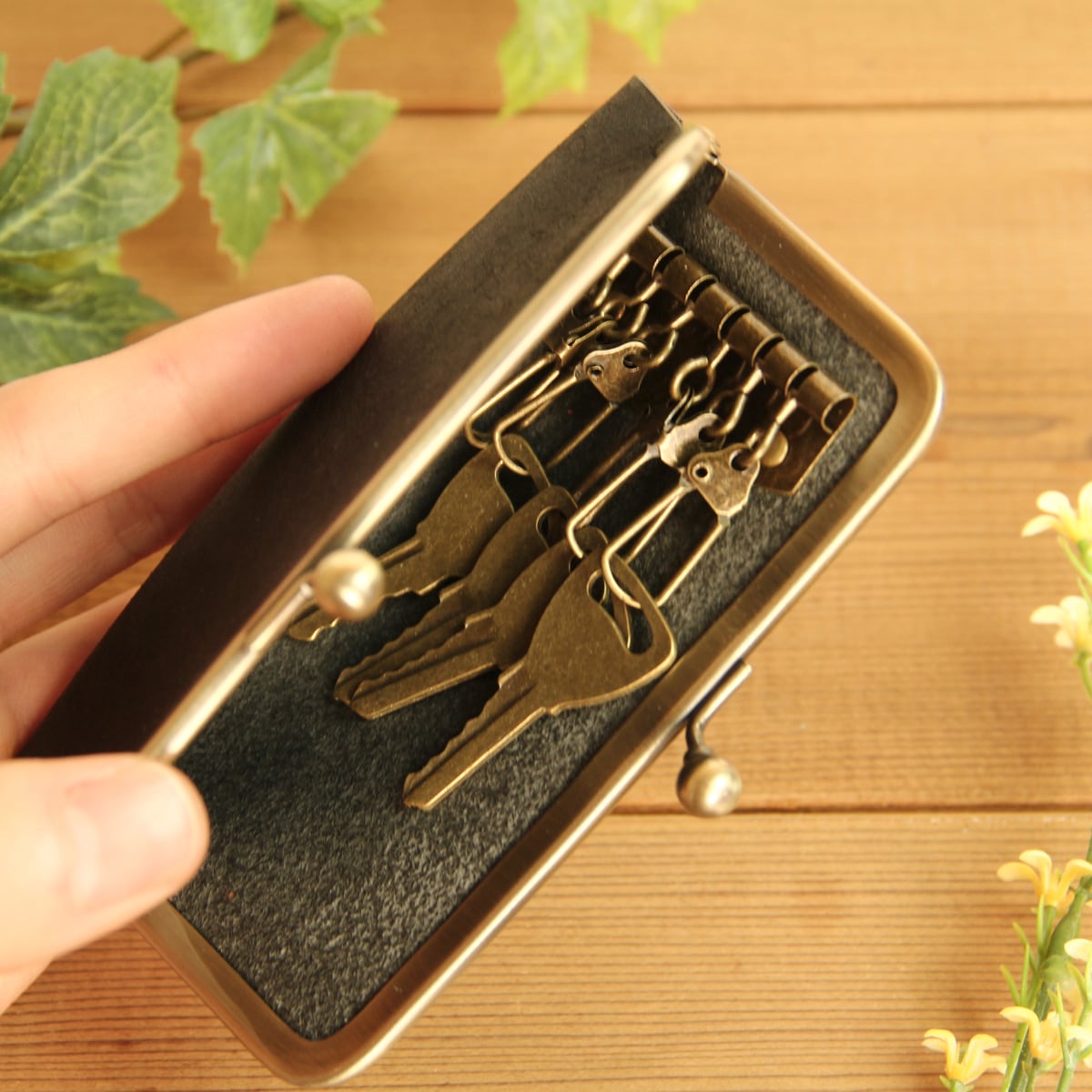 がま口キーケース / ブラック | HANARE LEATHER オンラインショップ