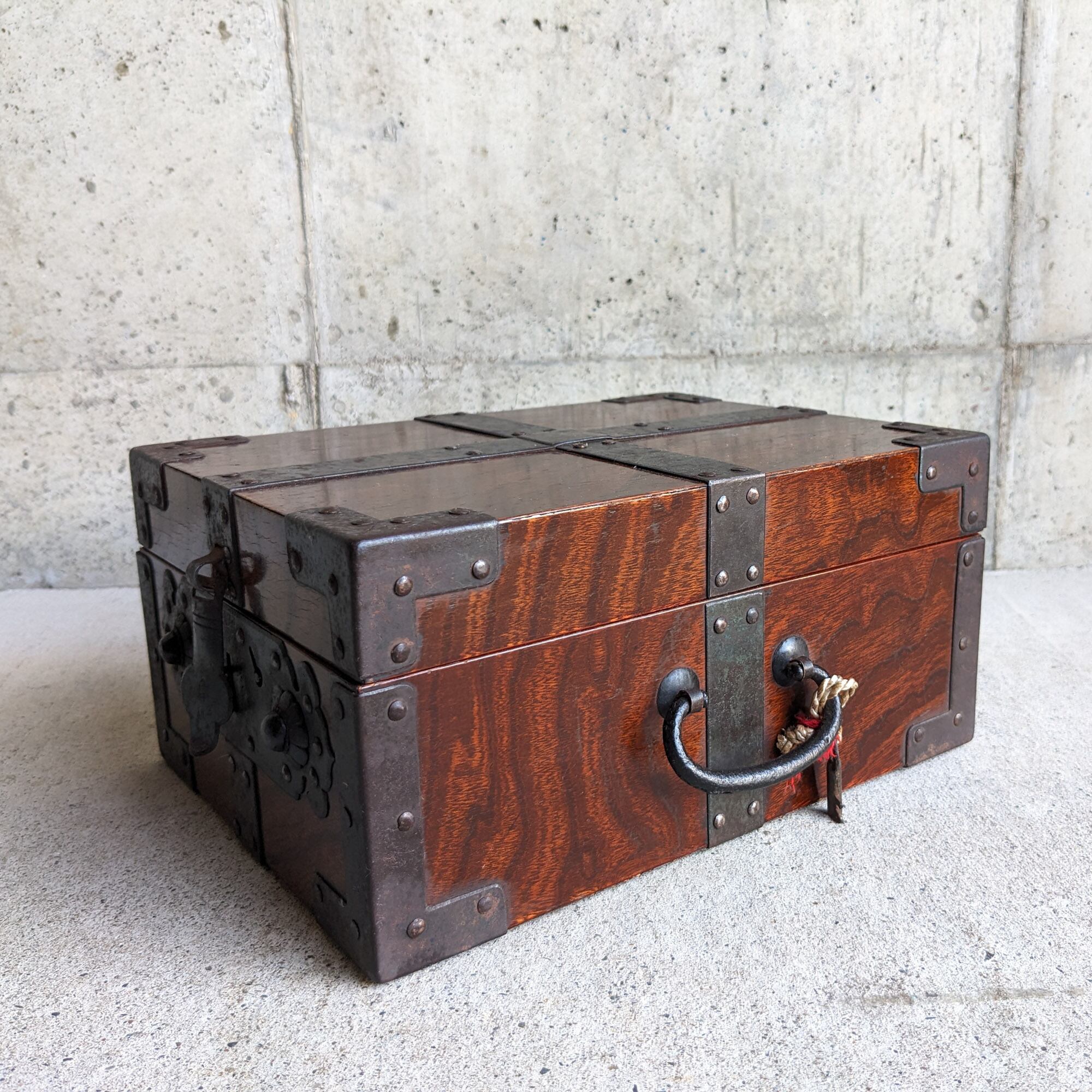 昭和初期くらいの欅の金箱・銭箱