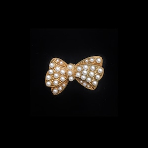 Pearl dot ribbon brooch