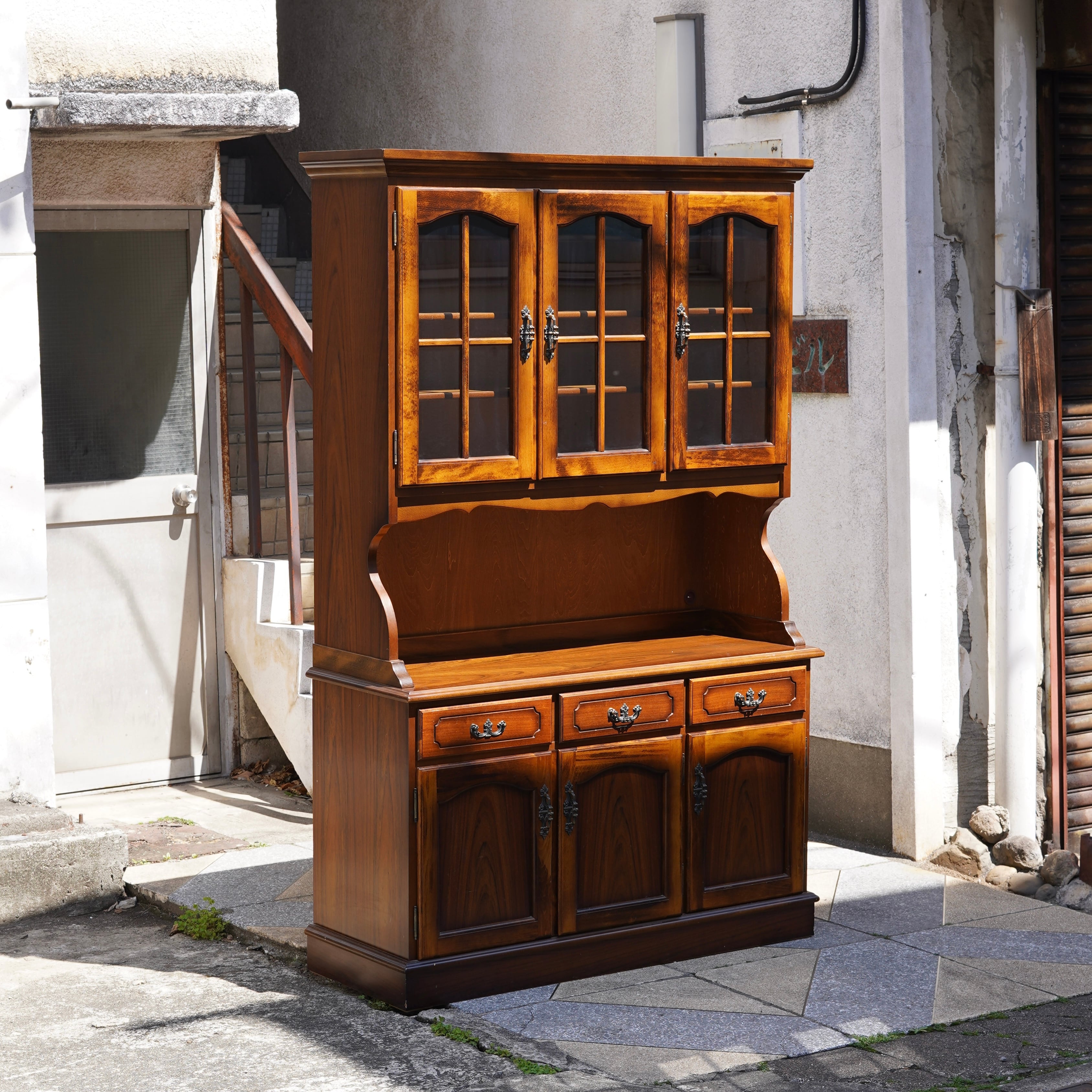 【レガストック川崎本店】カップボード　ホワイト　W60×H90×D42.5cm ホワイトタイガーとブラックタイガー オトナな撥水マグカップ（うさぎ