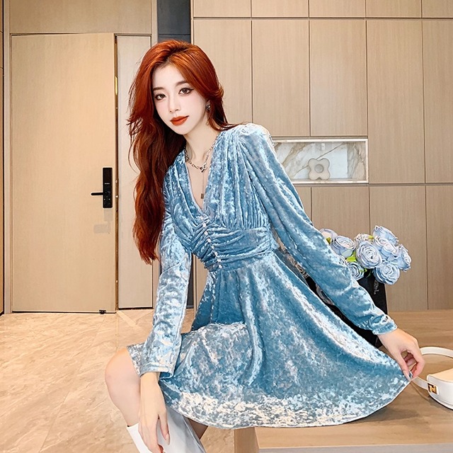 【送料無料】 ミニワンピ 2色 長袖 Vネック Aライン フレア プルオーバー ボタン ベロア ベルベット 厚手生地 エレガント 可愛い 大人可愛い きれいめ シンプル カジュアル シック コンサバ 華やか 大人 上品 おしゃれ お洒落 レトロ 主役級 こなれ感 高見え 高級感 無地 冬 レディース 女性用 10代 20代 デート お出かけ 女子会 お呼ばれ 休日 お茶会 授業参観 パーティ 二次会 着回し 普段使い ファッション コーデ スタイル 楽ちん 体型カバー 垢抜け