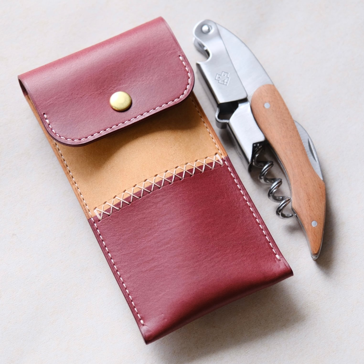 ソムリエナイフケース/色で楽しむ革小物/幅広設計で楽な収納