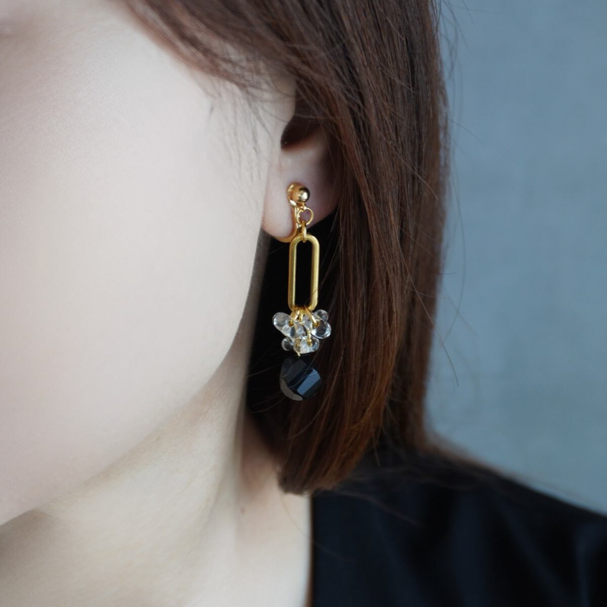 【大人ブラック】痛くないイヤリング オニキス 大ぶり 揺れる 日本製金具 お洒落 大人 結婚式 ゴールド