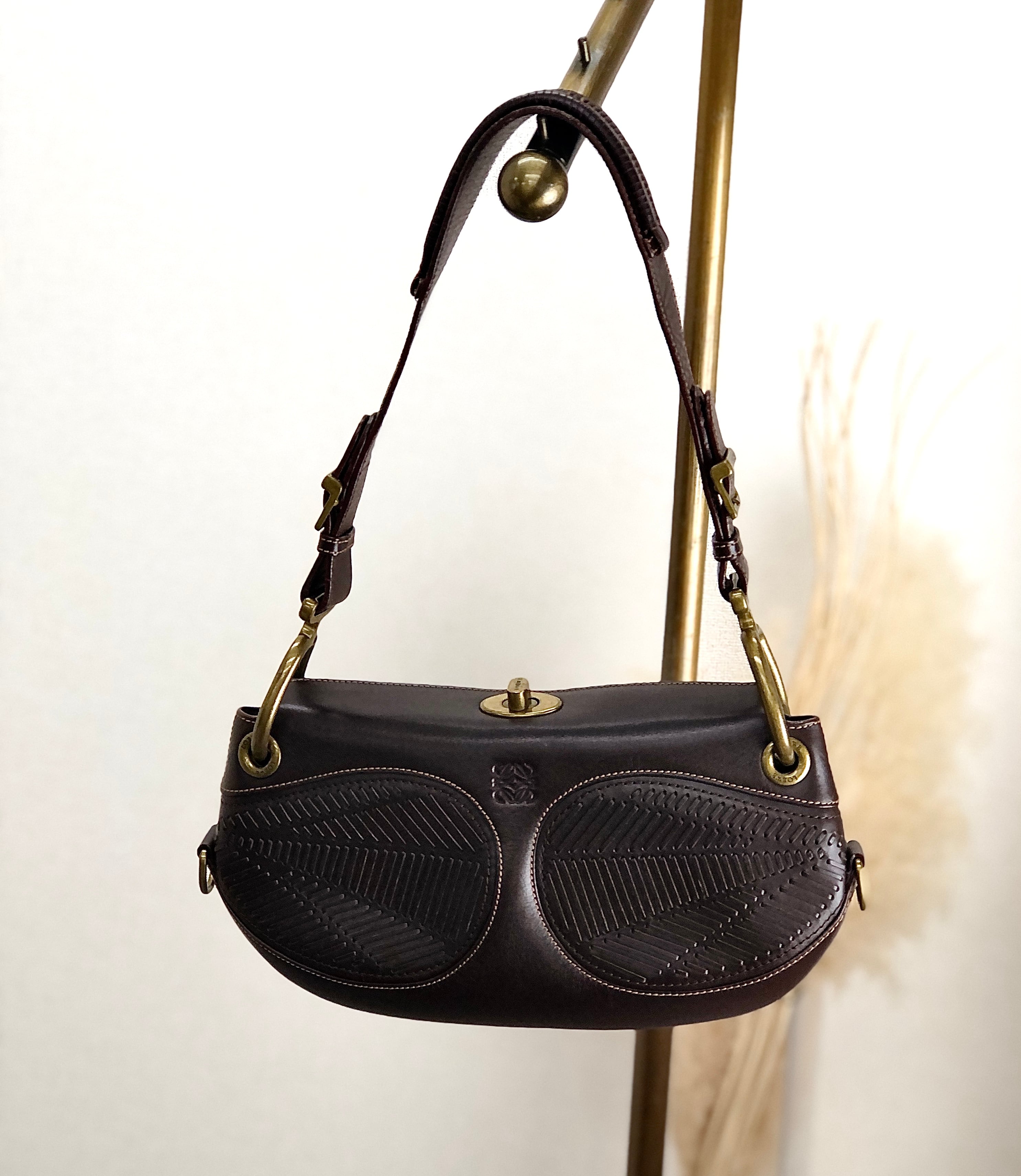 未使用品 LOEWE ロエベターンロック ヴィンテージ レザー 未使用品 LOEWE ロエベターンロック ヴィンテージ レザー