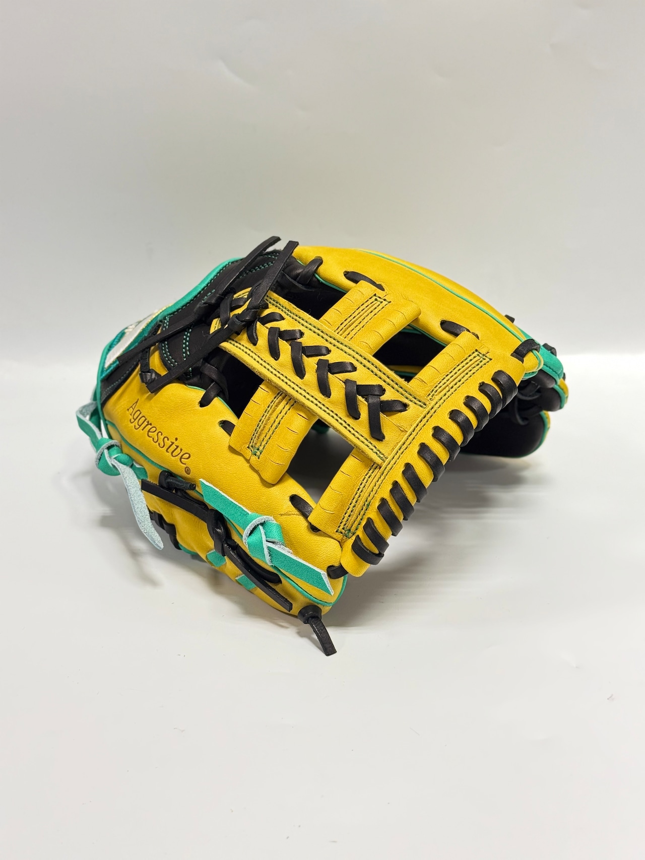 KUBOTA SLUGGERー久保田スラッガー 軟式グローブ ミチイオリジナル店舗別注グラブ 右投げ用 T51型(中野拓夢選手モデル) ブラック×Gイエロー/エメラルド・画像4