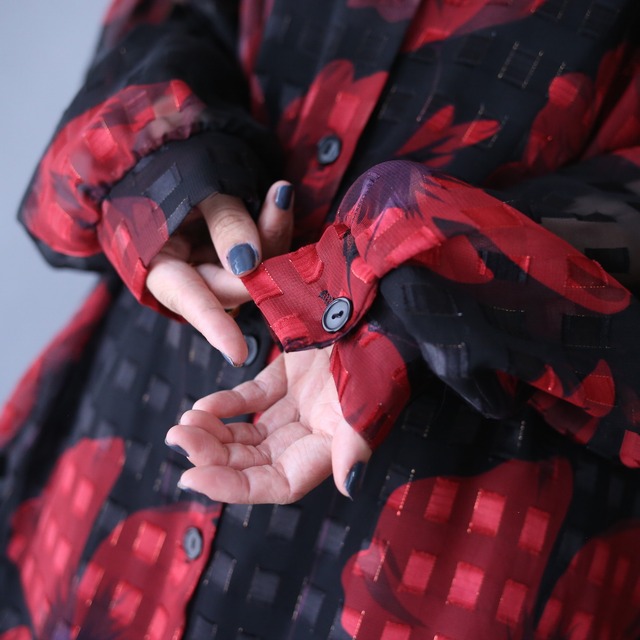 "black×red" block and beautiful flower motif pattern over silhouette see-through shirt