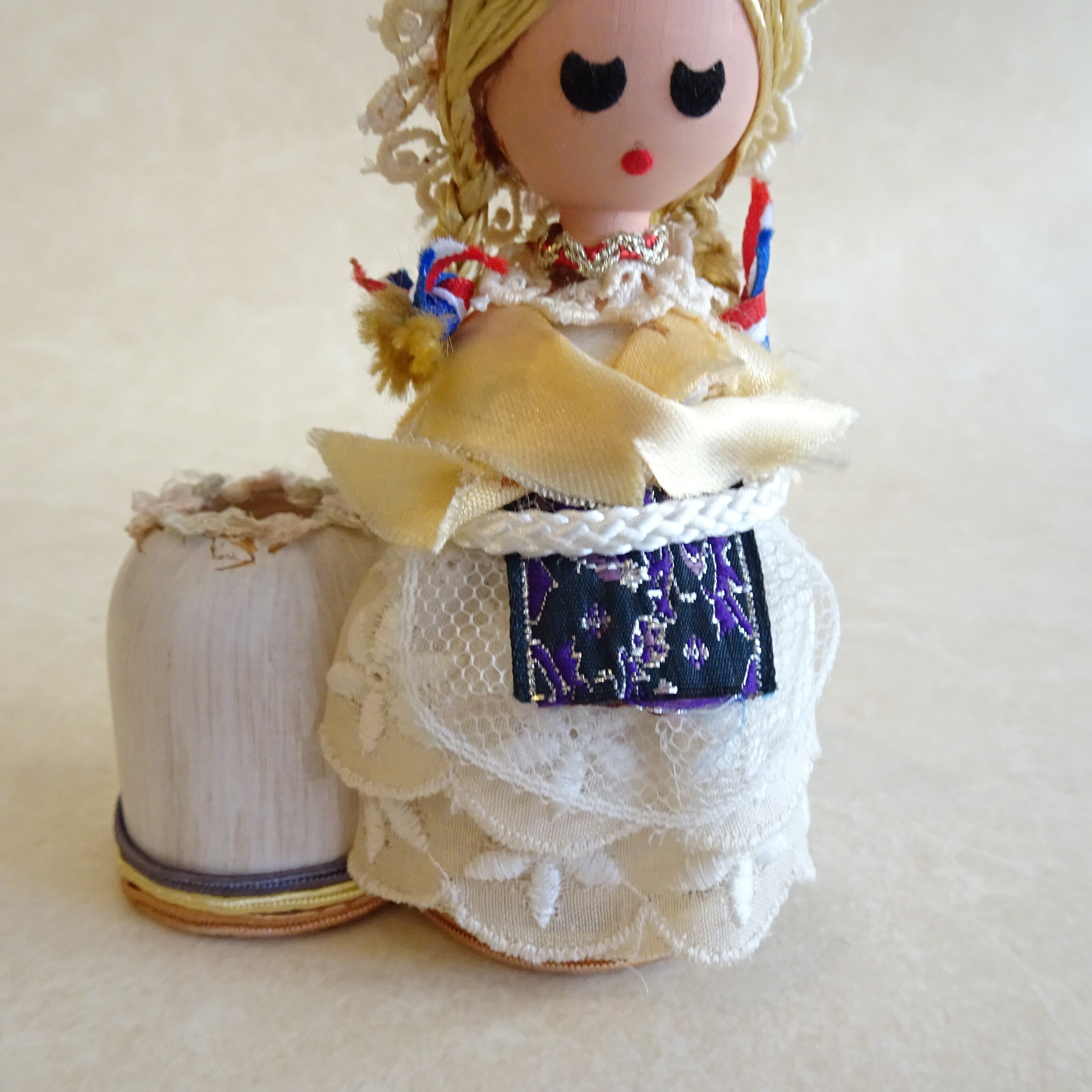 クロアチア ハンドメイドの少女のオブジェ | 純喫茶家具の村田商會