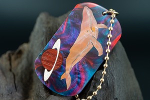 【カナダの象徴】ハードメープル 瘤杢 スタビライズウッド ドッグタグ 象嵌 勇魚と惑星