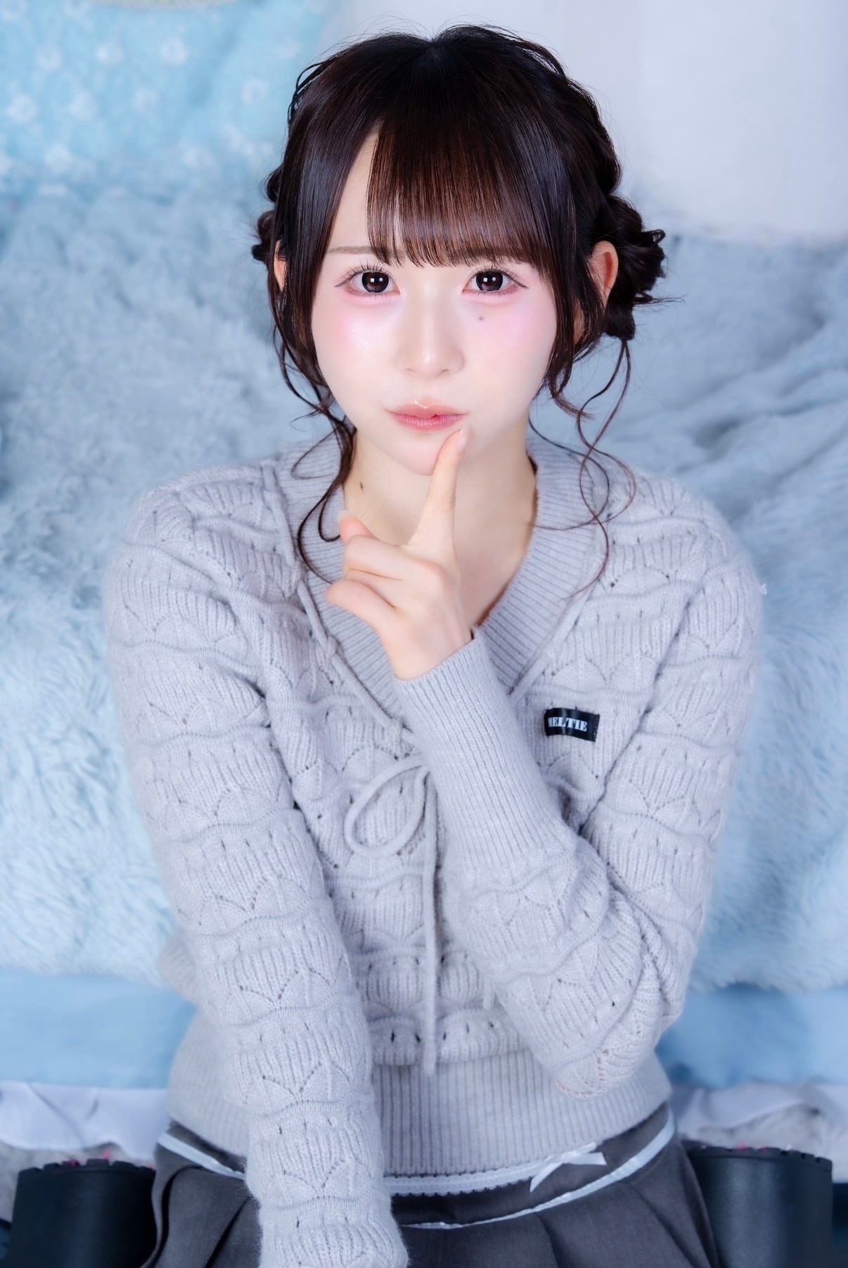 Ribbon V-Neck Knit