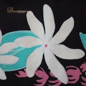 フラダンス 衣装 パウスカート エムエムジェイ ブラック系 MMJ 日本製 ティアレ柄 シングル かわいい 華やか 鮮やか きれい 大人っぽい シンプル 黒 白 水色 ピンク ハワイアン アロハ ハワイアンプリント フラ ダンス レッスン 練習 おしゃれ