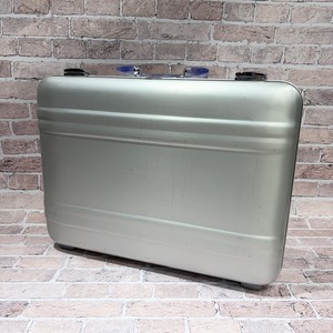 ZERO HALLIBURTON  ALUMI ATTACHE CASE OLD MODEL