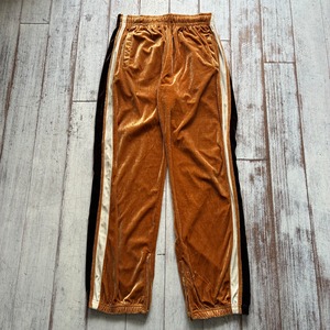 -GODBODY SPORTSWEAR- velours wide easy pants