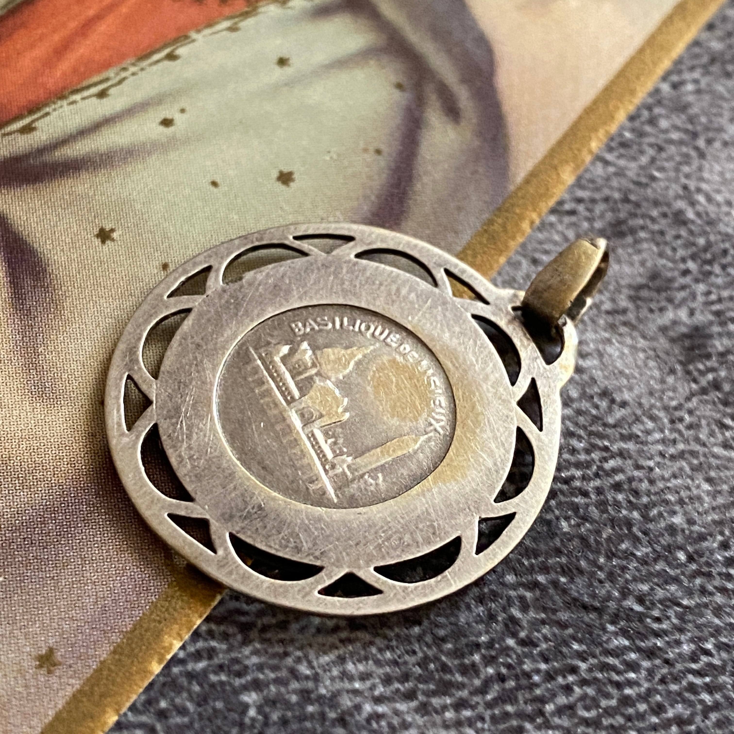 JB工房刻印✴︎透かしフレーム✴︎聖テレジアと教会のスカプラリオ