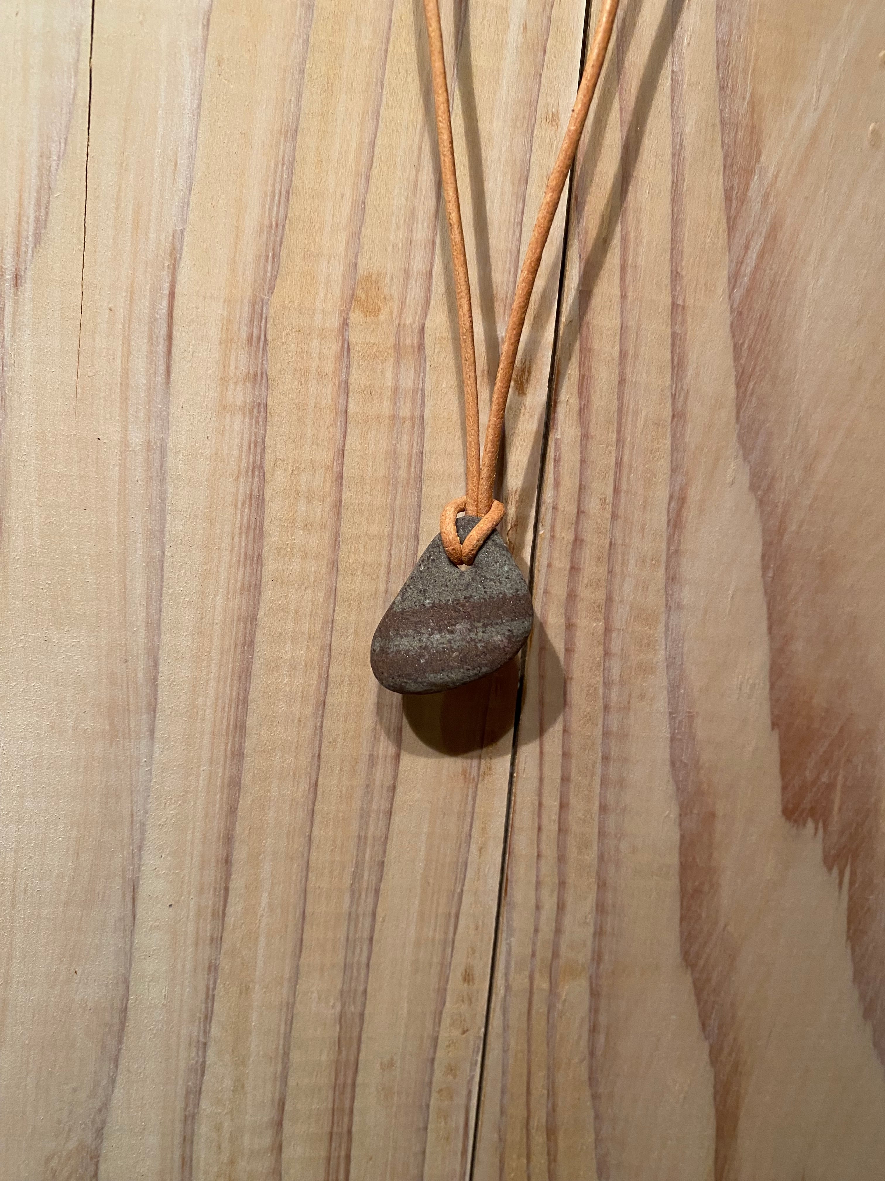 茅ヶ崎海岸で見つけた石を削って作ったアクセサリ Z0000020 | PAY ID