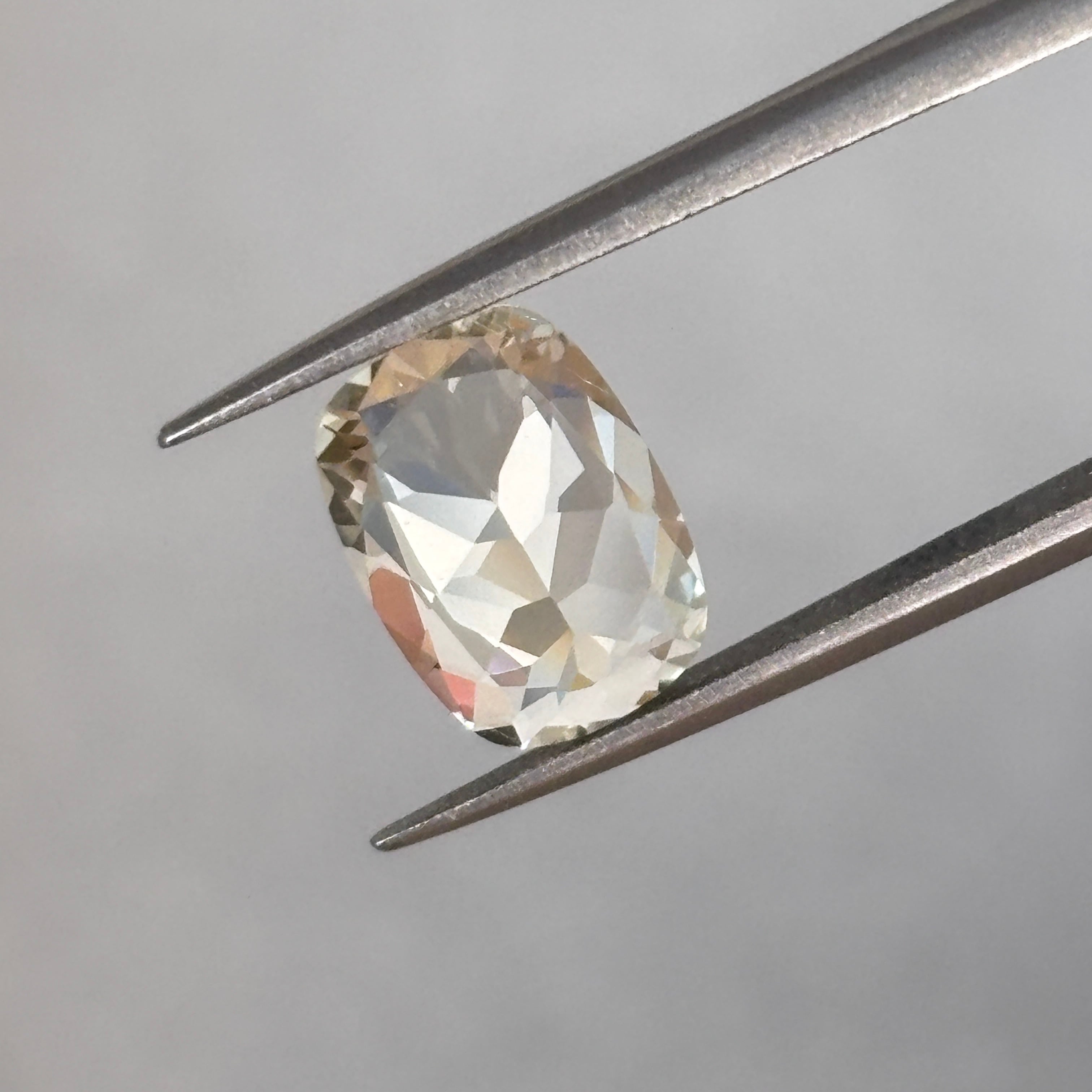 強蛍光】スキャポライト 1.65ct | EnMedel 〔 宝石ルースのおみせ〕