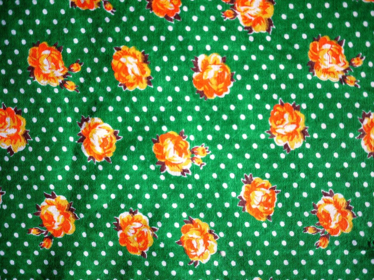 昭和レトロ生地 ロシア風小花 92巾×275㎝ カットクロス布端切れ 【キズあり】