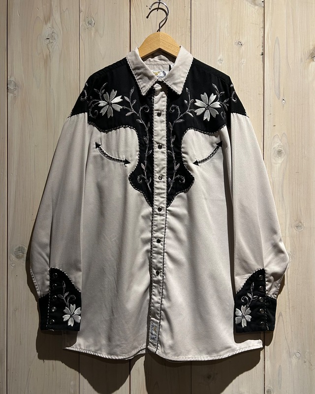 【a.k.a.C.a.k.a vintage】Beautiful Flower Embroidery Vintage Loose Western Shirt