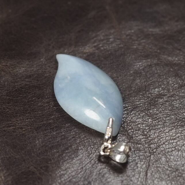 糸魚川翡翠 ラベンダー翡翠 リーフペンダントトップ 1.6g lavender