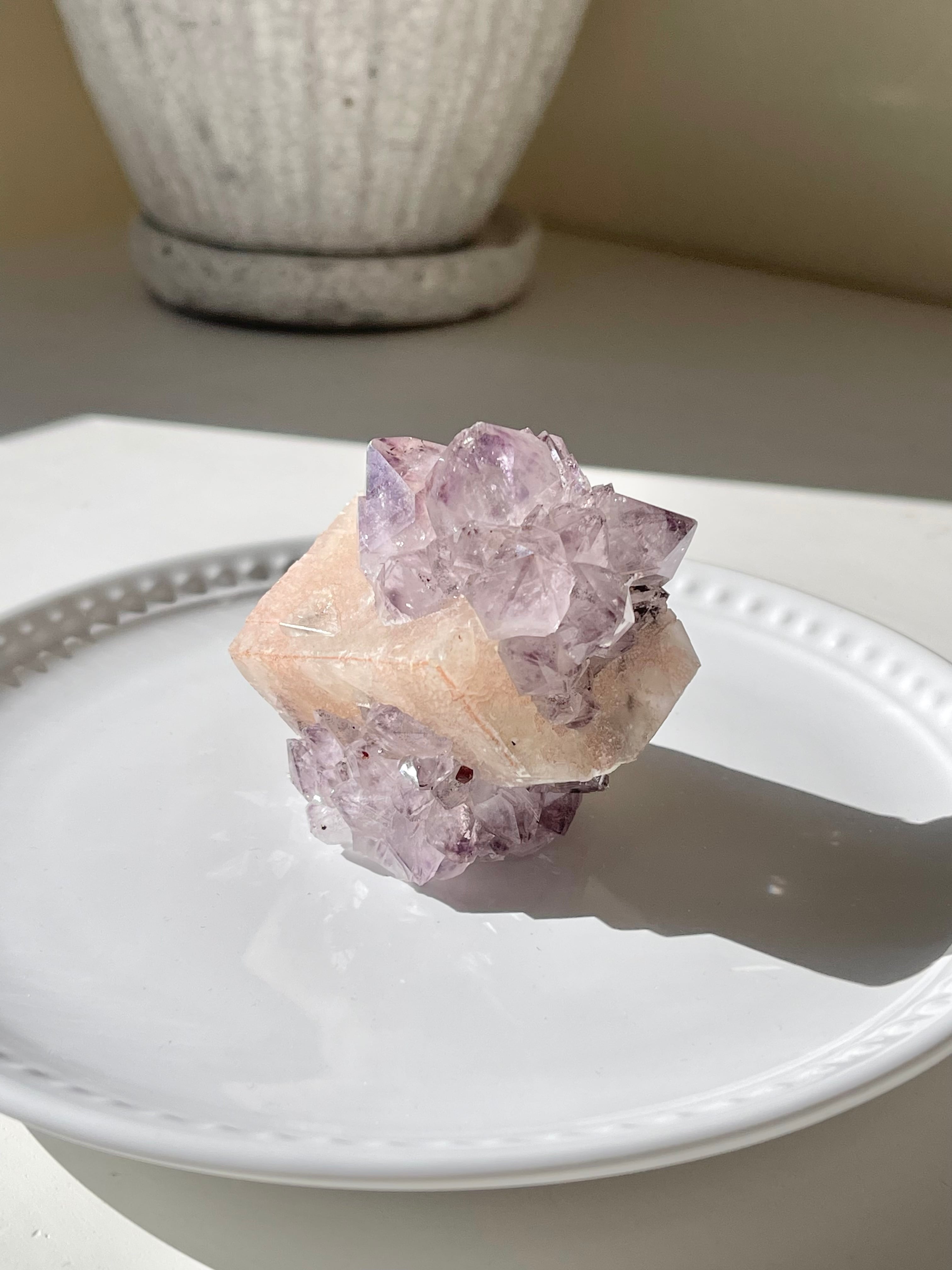 ブラジル産　ピンクスクエアカルサイト共生フラワーアメシスト