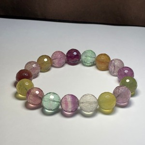 no1.多彩な変わった色合いフローライト・ブレスレット