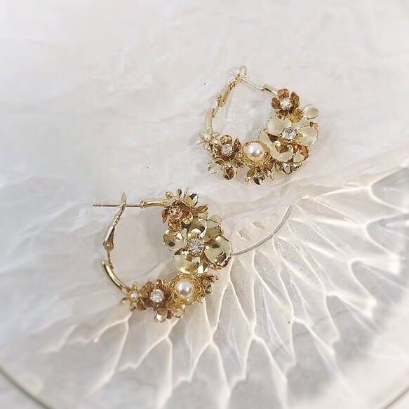 ゴールドピアス ボタニカル 大ぶりピアス 花 ロングピアス シャワーパールピアス パールシャワーピアス フラワー ゴールド Aile Bouquet