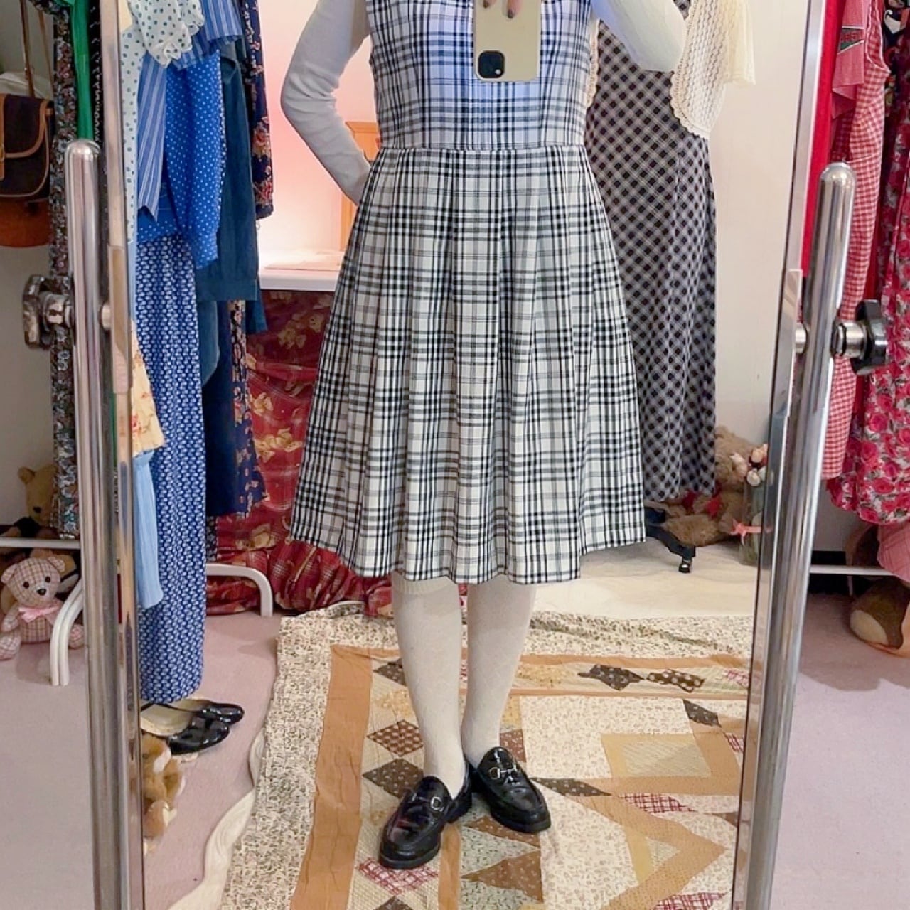 flower ribbon brooch check jumper skirt