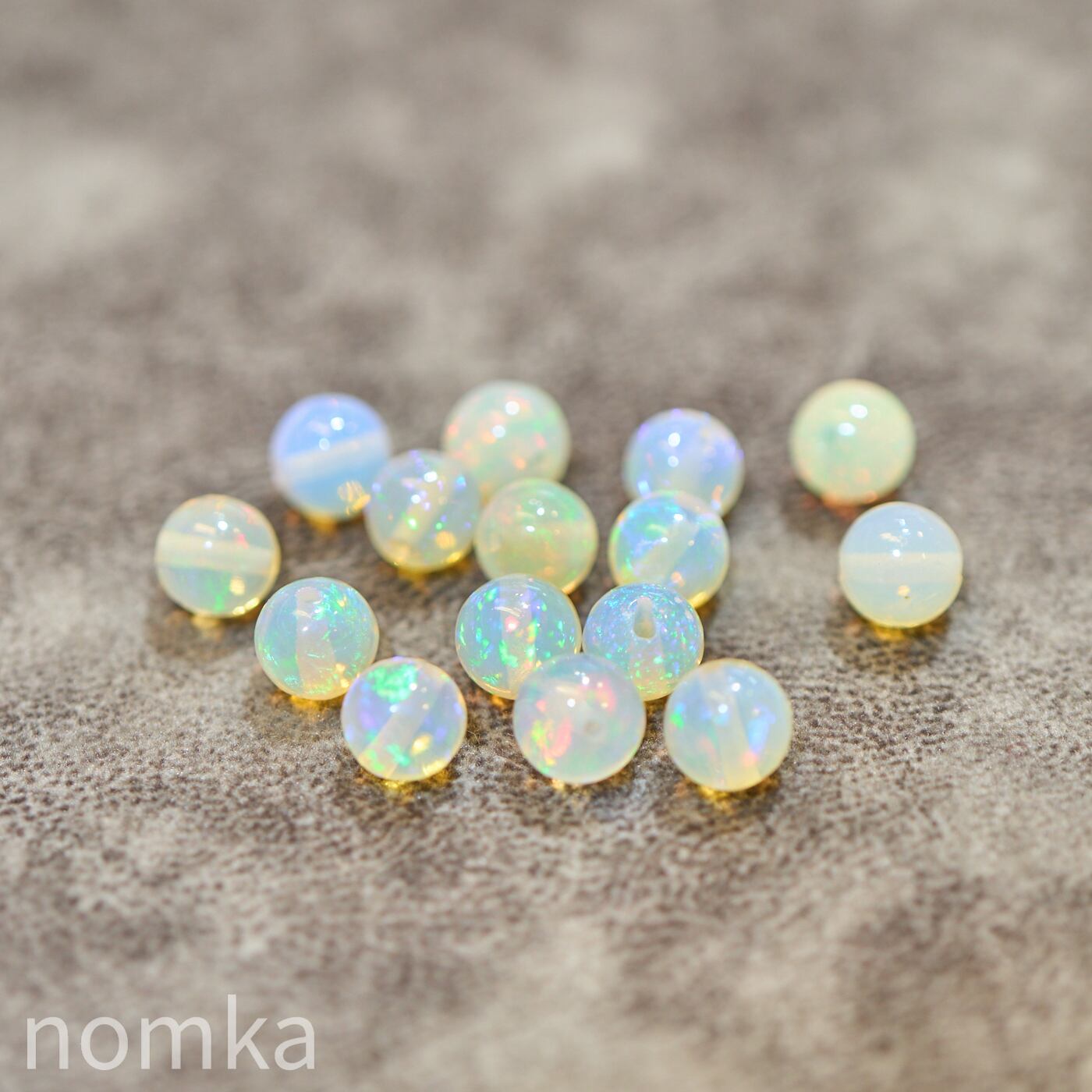 【揺らめく虹の魔法】エチオピア産 プレシャスオパール (高品質/7.5mm玉) ビーズ/一粒売り