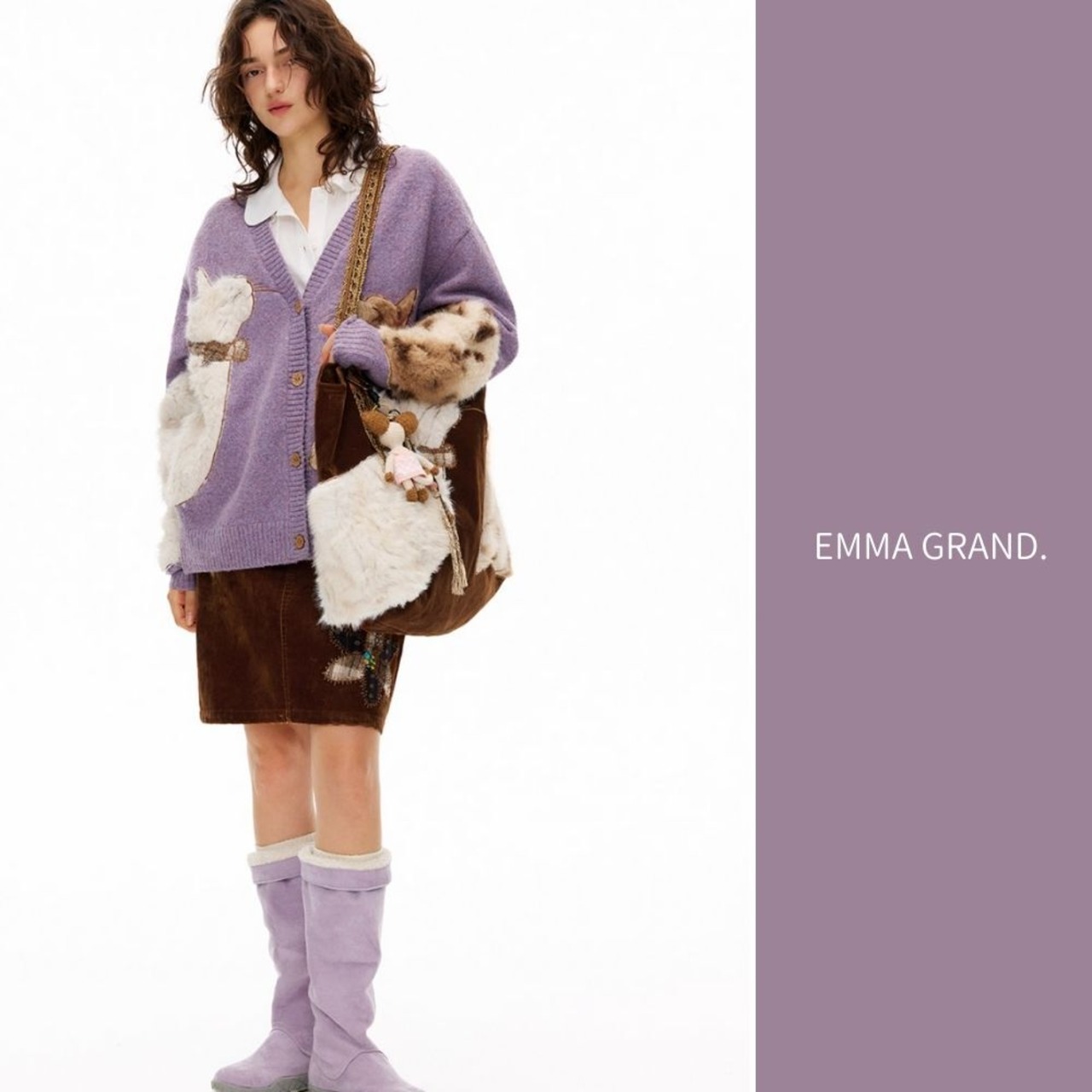 冬の森で寄り添う二匹の猫たちのふわもこカーディガン E00613