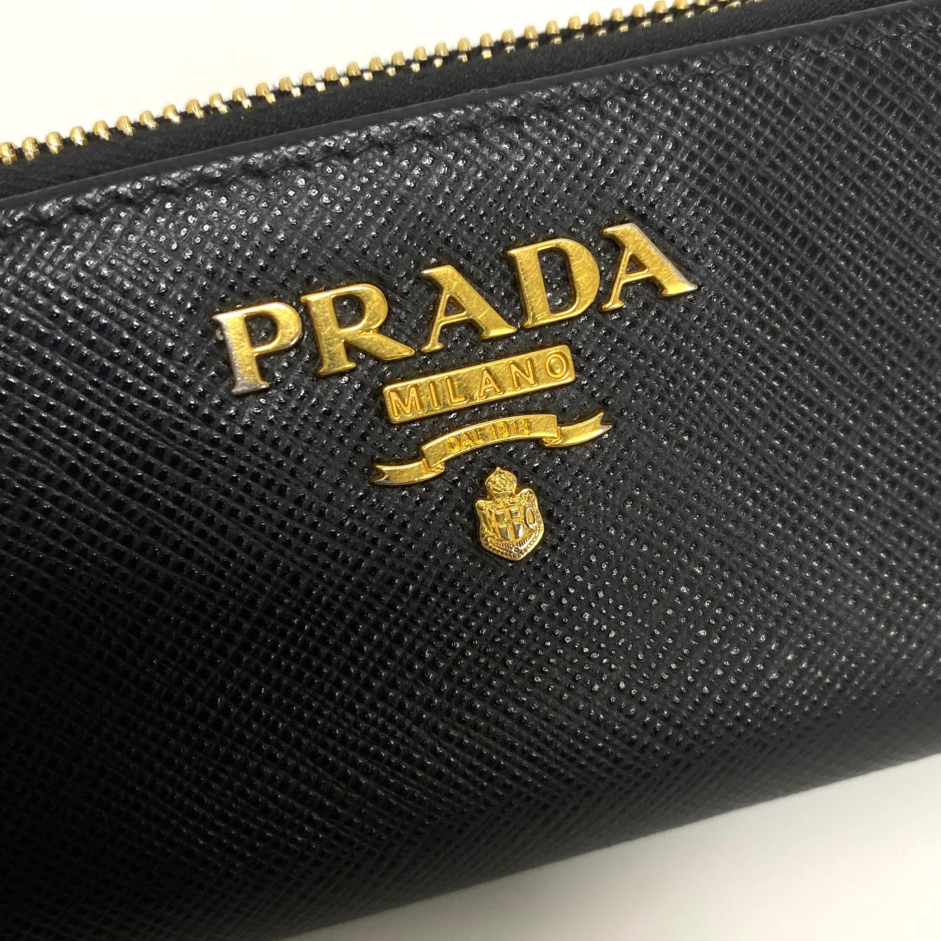 PRADA　キーケース　ブラック　サフィアーノ　ファスナー