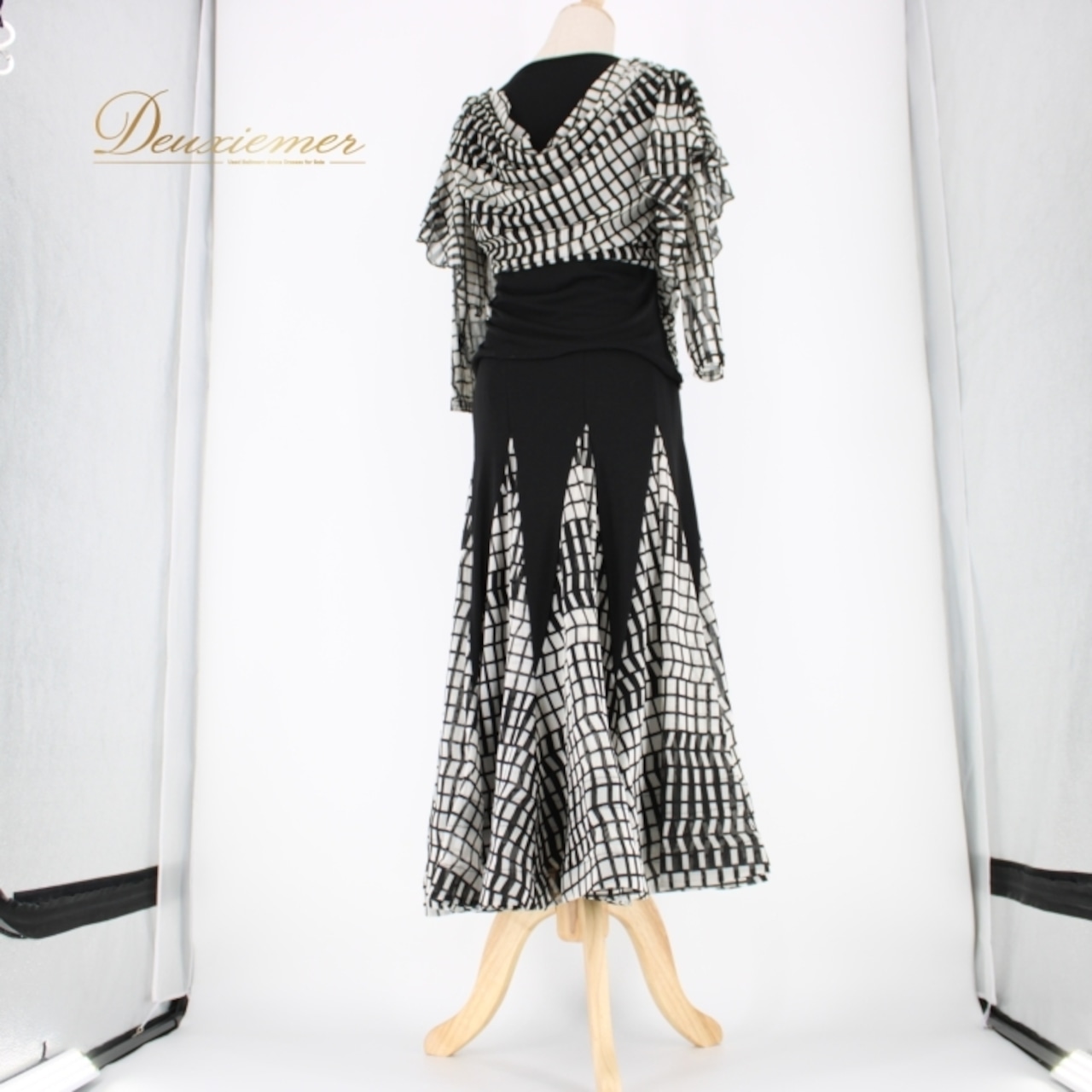 社交ダンス 衣装 スタンダード 上下セット ツーピース レッスンウェア パーティ衣装 白 ICHIOKU イチオク 黒 ブラック系 ホワイト系 レース 社交ダンス スカート トップス 伸縮性 ポリエステル ウエストゴム ホースヘア ボリューム 動き レディース スタイリッシュ おしゃれ フォーマル ダンスシューズ コーディネート トレーニング ステージパフォーマンス スポーツウェア 上下セットアップ セットアップ