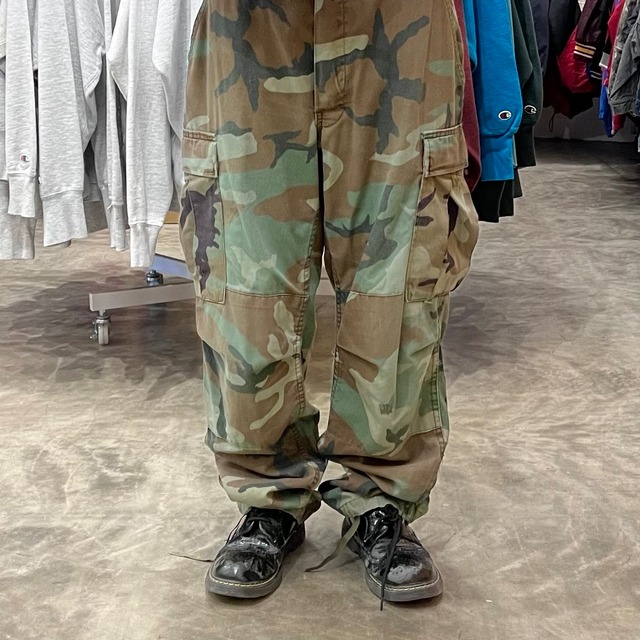 迷彩カーゴパンツ