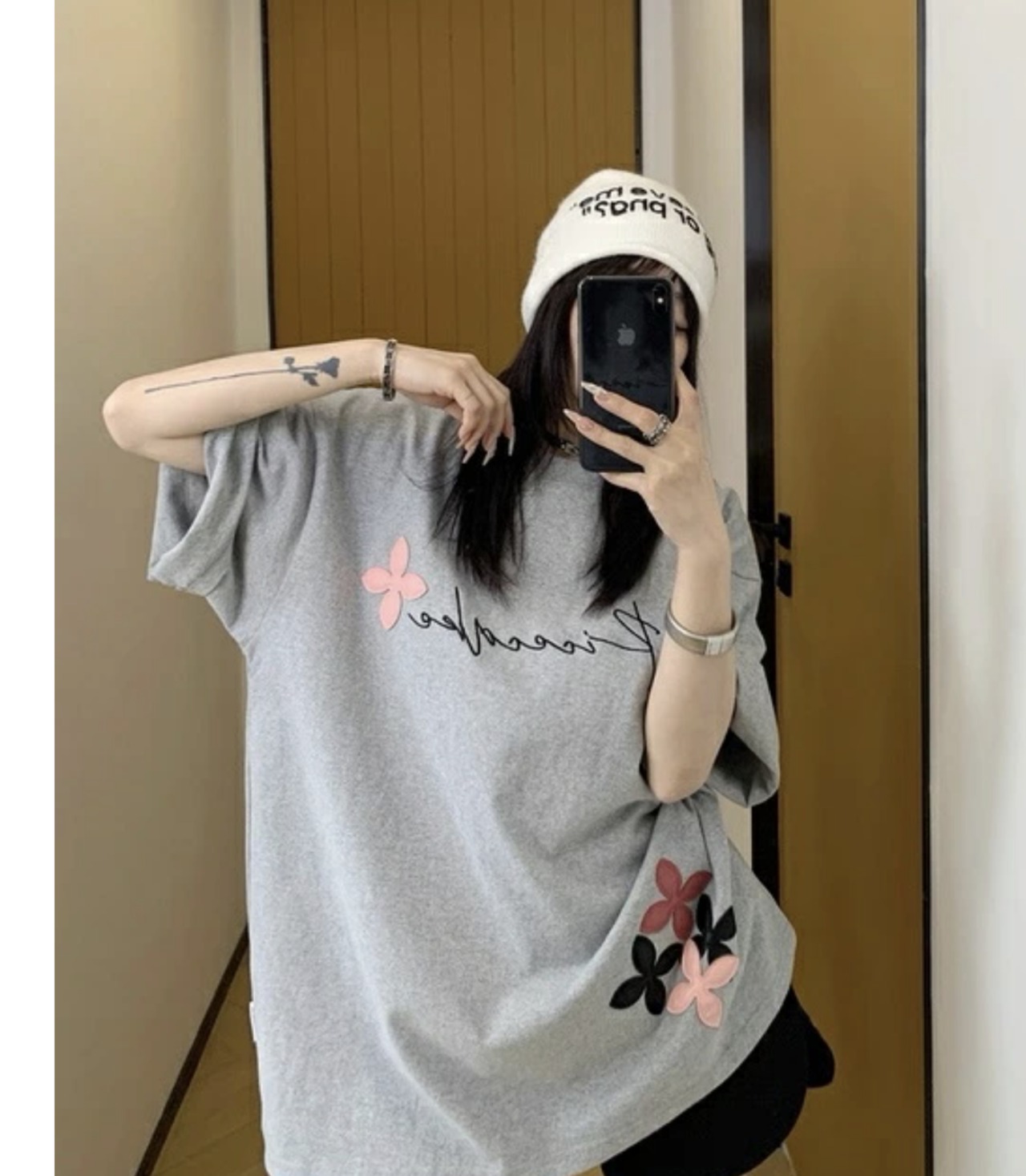 OISIS032 レザーフラワーパッチロゴTシャツ