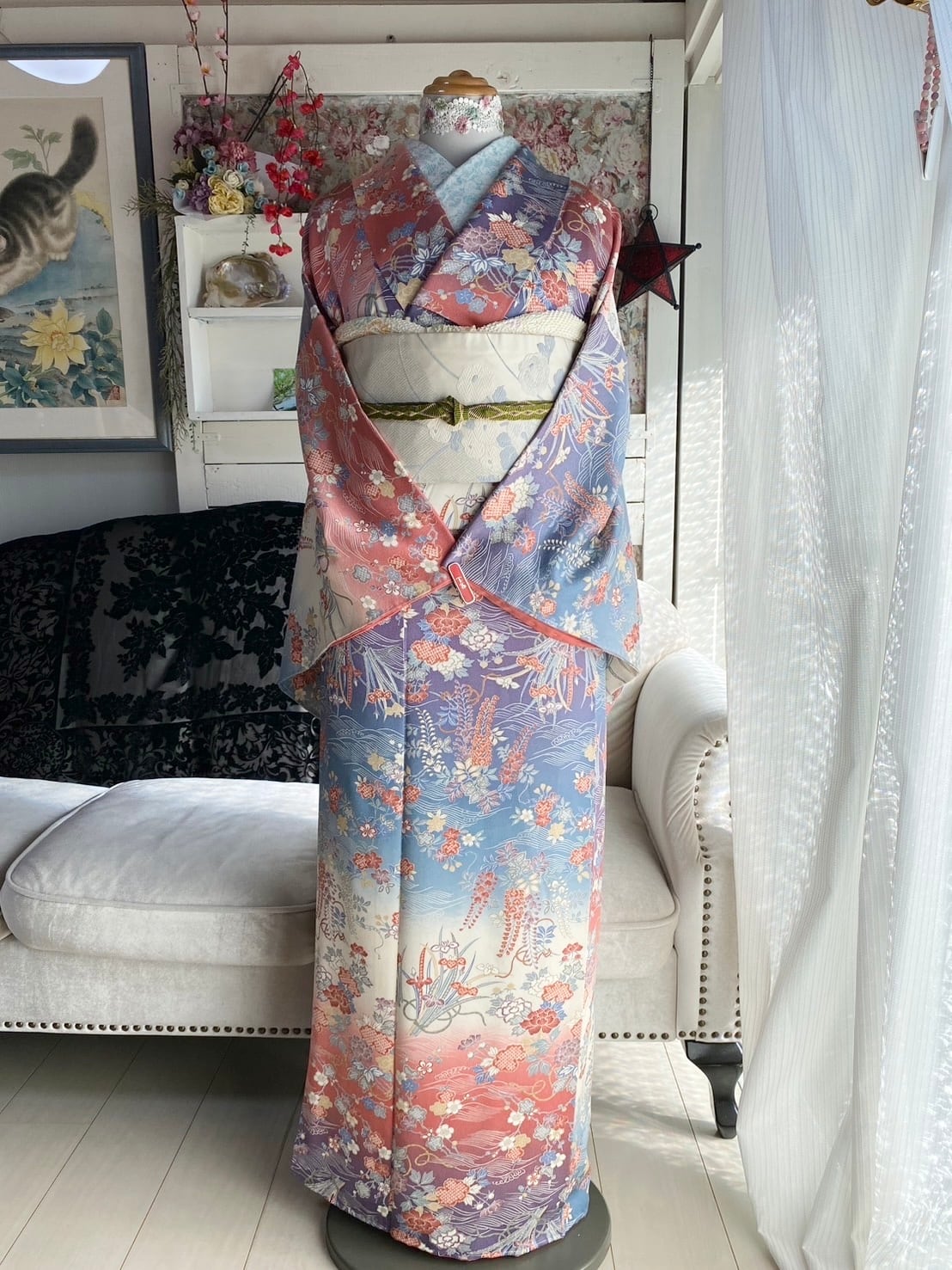 Club藤★小紋 御召織 桜花散らし紋 御仕立上り(3443) しっとり艶やか】梅桜藤が彩る上品正絹小紋 | 猫紋 | NYAMON. Inc.