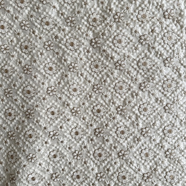 インド刺繍生地　デイジー　クリーム　7161