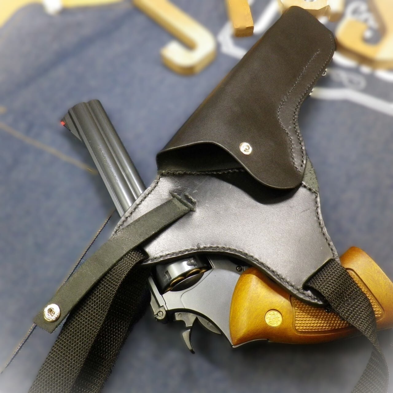 tagua gunleather実物　リボルバー用本革レザーショルダーホルスター tagua gunleather実物 リボルバー用本革レザーショルダーホルスターの