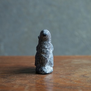 カナダから届いた、木の実を頬張るリス
