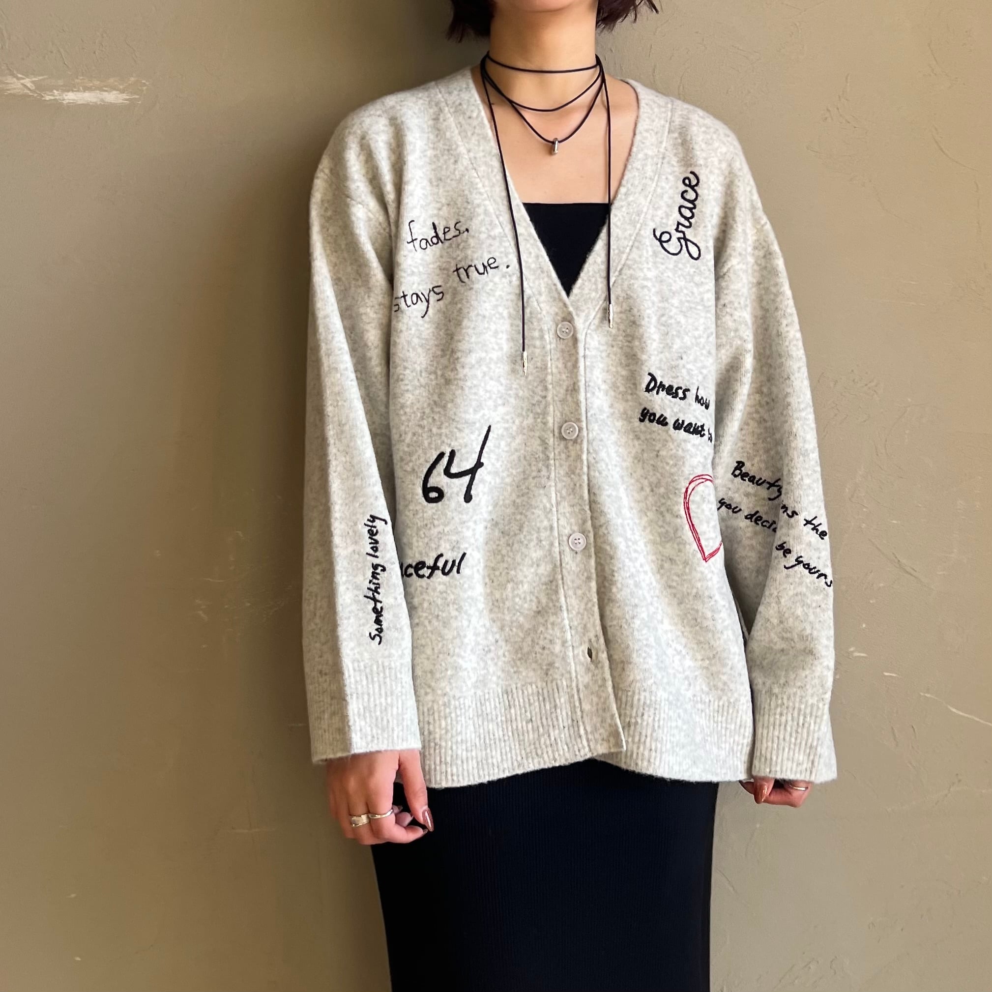 【 ROSIEE 】レタリング刺繍ニットカーディガン