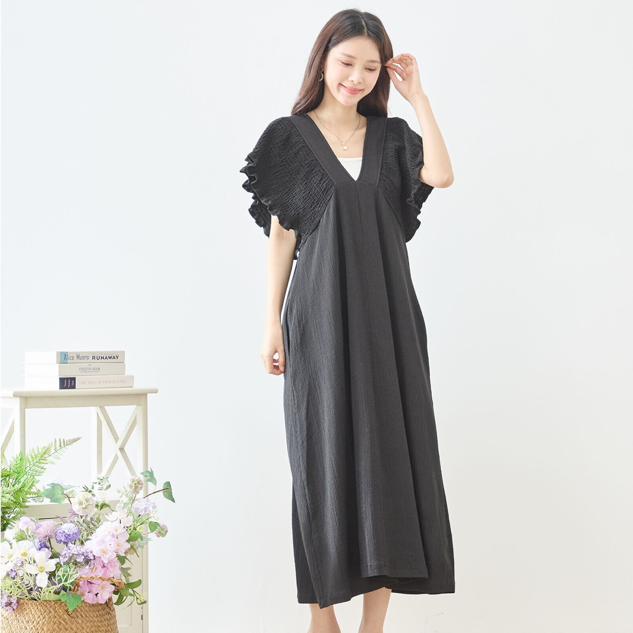 TRUBE フリルシャーリングスリーブVネックロングワンピース【M~L】ブラック