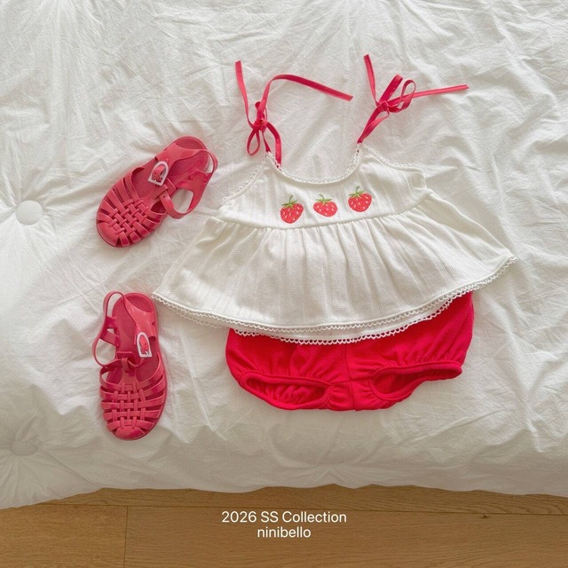 予約： Berry Eyelet Blouse Top (Large Strawberry Print) 〔ninibello〕