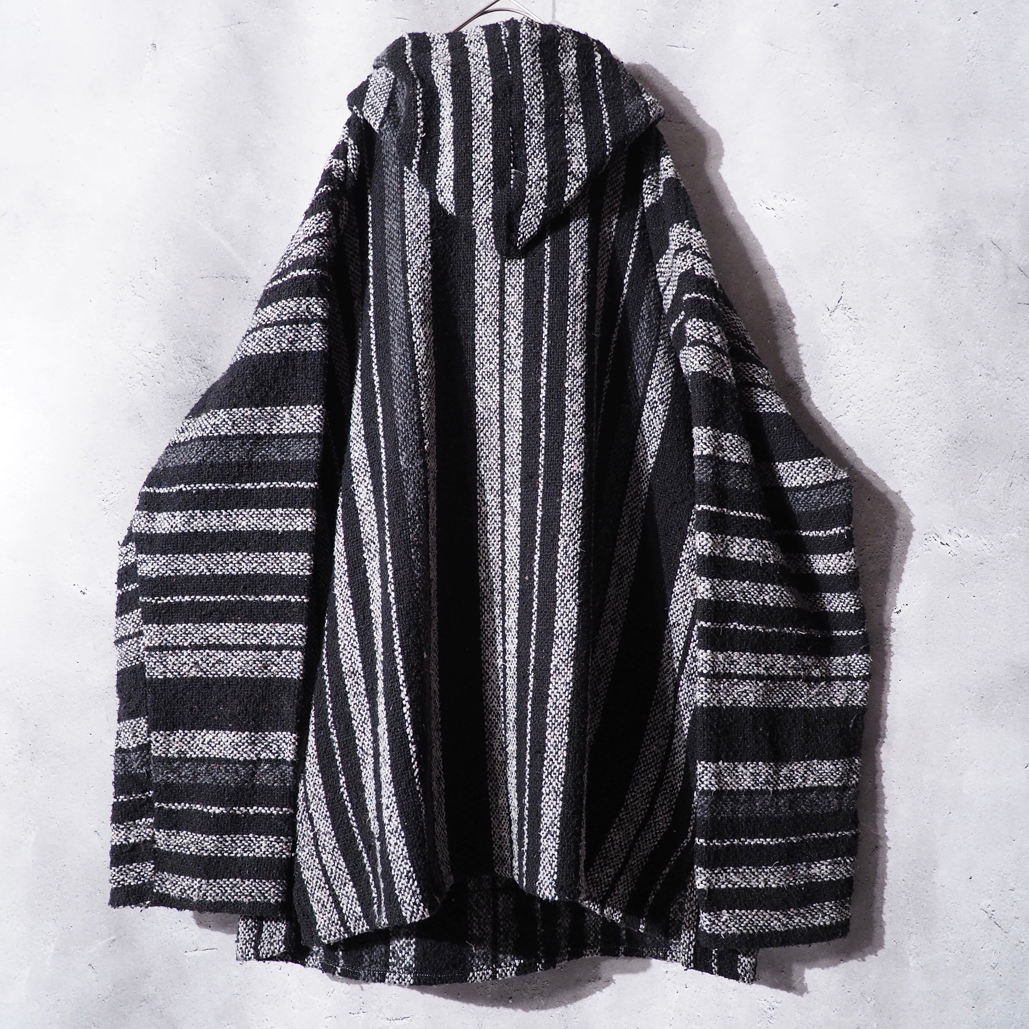 King over loose silhouette monotone line pattern vintage mekisikan Parker