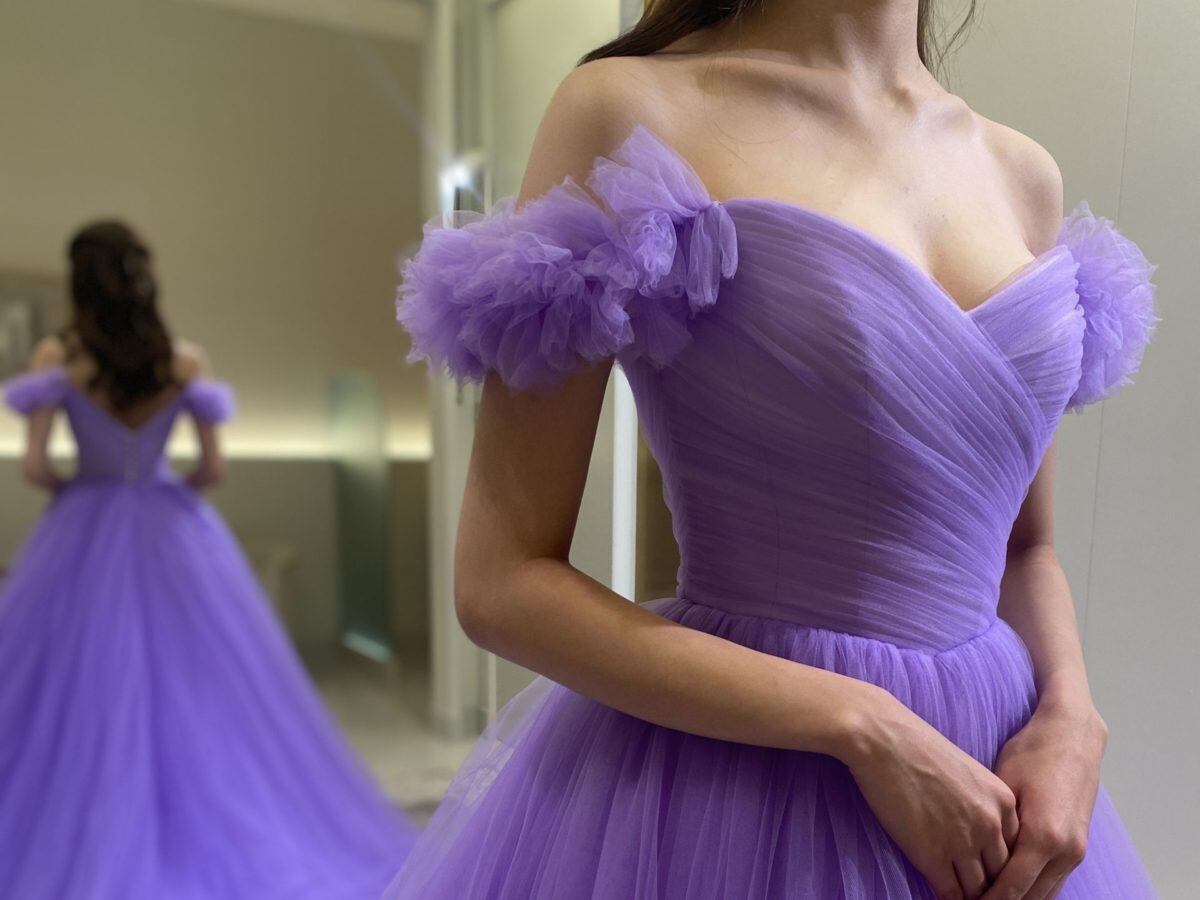 カラードレス パープル 柔らかく重ねたチュールスカート オフショル  