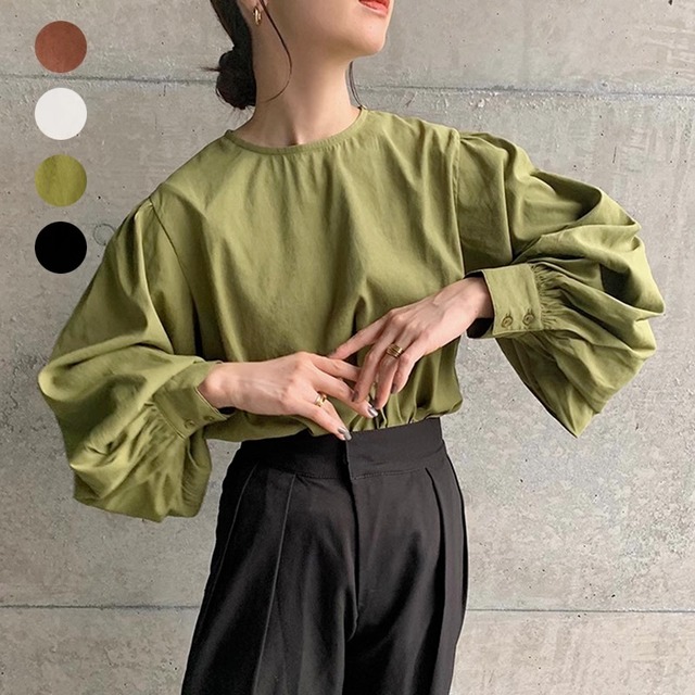 トップス シャツ ブラウス 袖あり 長袖 ボリューム袖 Uネック かわいい 大人可愛い きれいめ シンプル おしゃれ お洒落 かっこいい こなれ感 メンズライク マニッシュ ラブリー キュート ガーリー 個性的 クール モード系 無地 春 秋 10代 20代 30代 40代 50代 60代 お出かけ 休日 旅行 ガーデン ショッピング 着回し 普段使い 重ね着 モテ 定番 トレンド 流行 インスタ映え サイズ M L 色展開 白 ホワイト 黒 ブラック 緑 グリーン 茶色 ブラウン