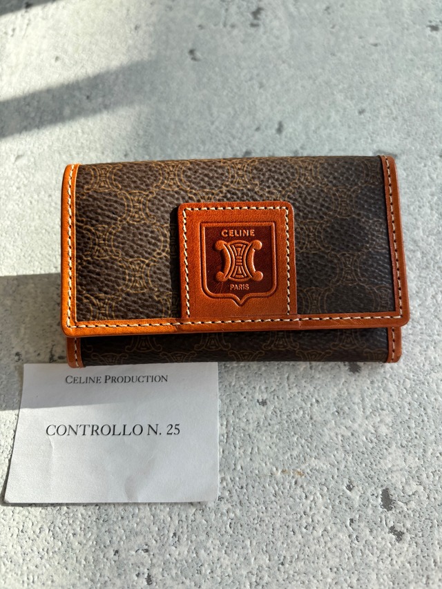 CELINE トリオンフ型押し キーケース ヌメ革