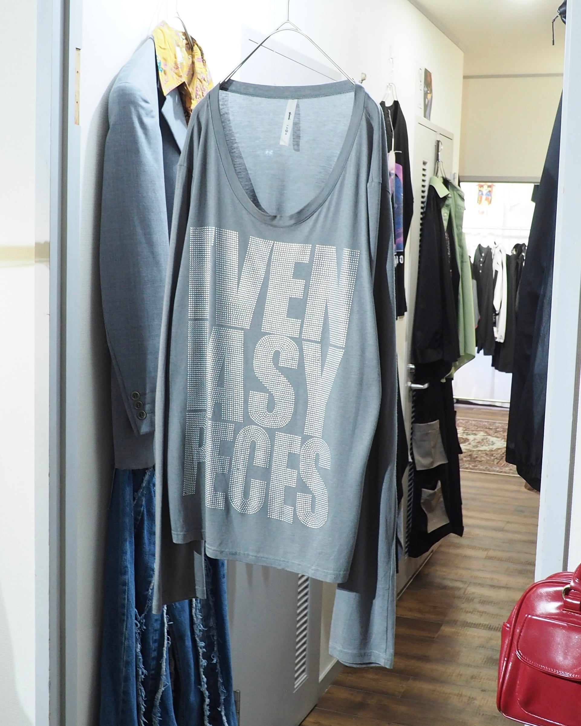 ” glamb - EVEN EASY PIECES ” Dot Font printed Long sleeve Tee